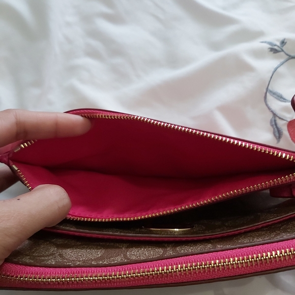 Coach Signature Pop Pouch wristlet - Picture 5 of 6